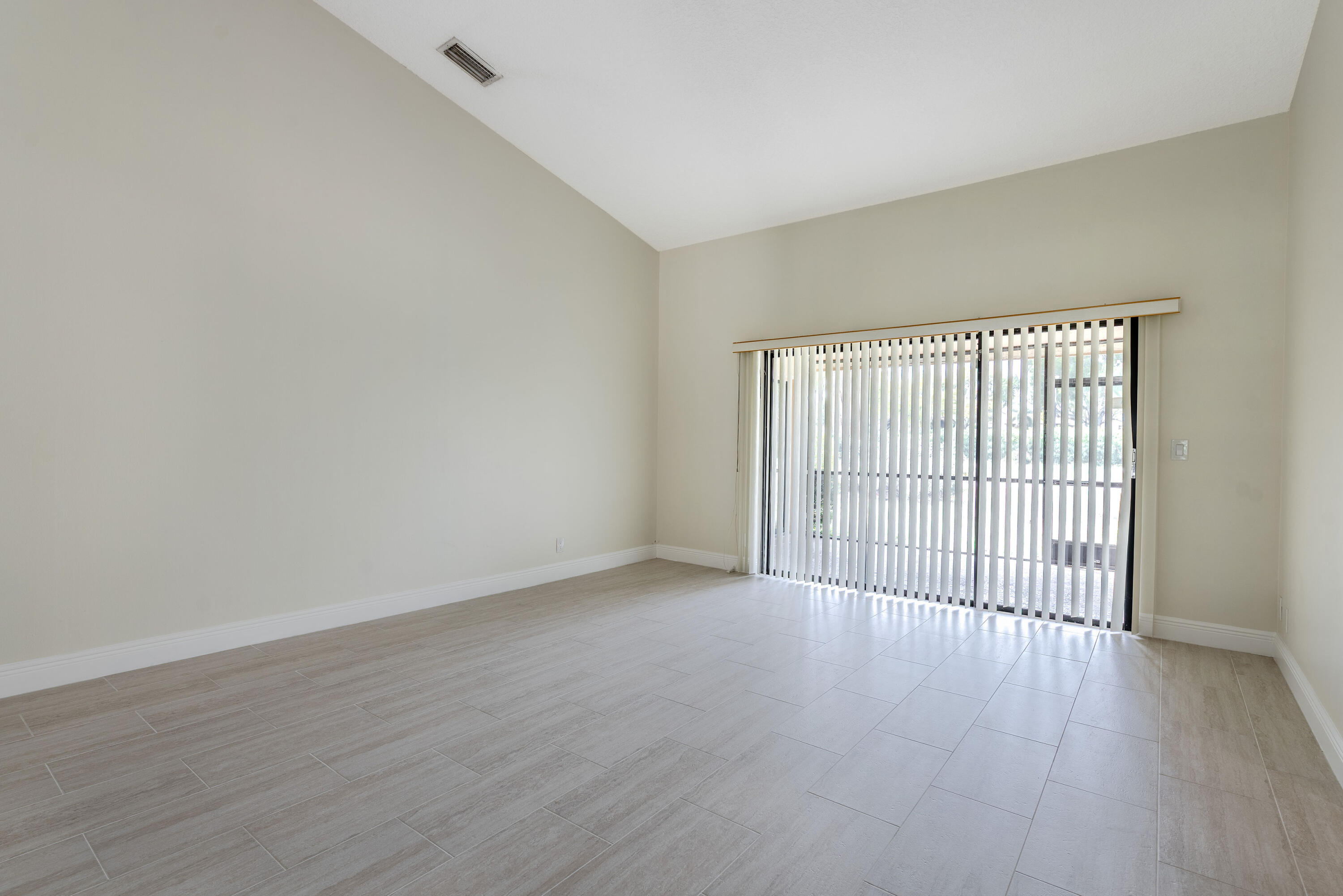 8686 Eagle Run Drive Boca Raton, FL 33434 - Photo 14 of 41 Living Rm