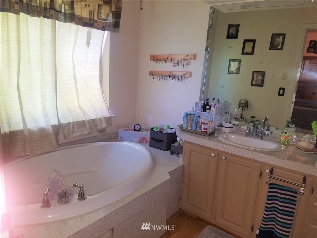 5655 Elder Road Ferndale, WA 98248 - Photo 14 of 18 a bathroom with a tub sink and mirror