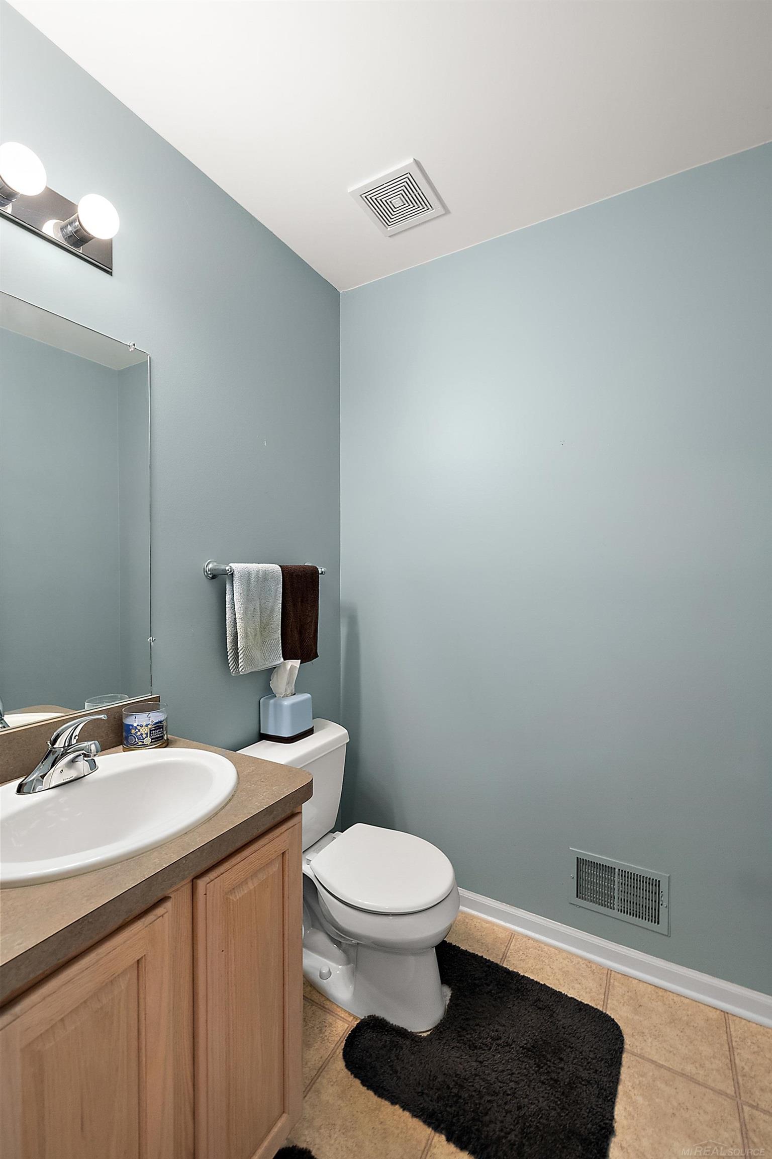 2053 Roundtree Rochester Hills, MI 48307 - Photo 14 of 22
