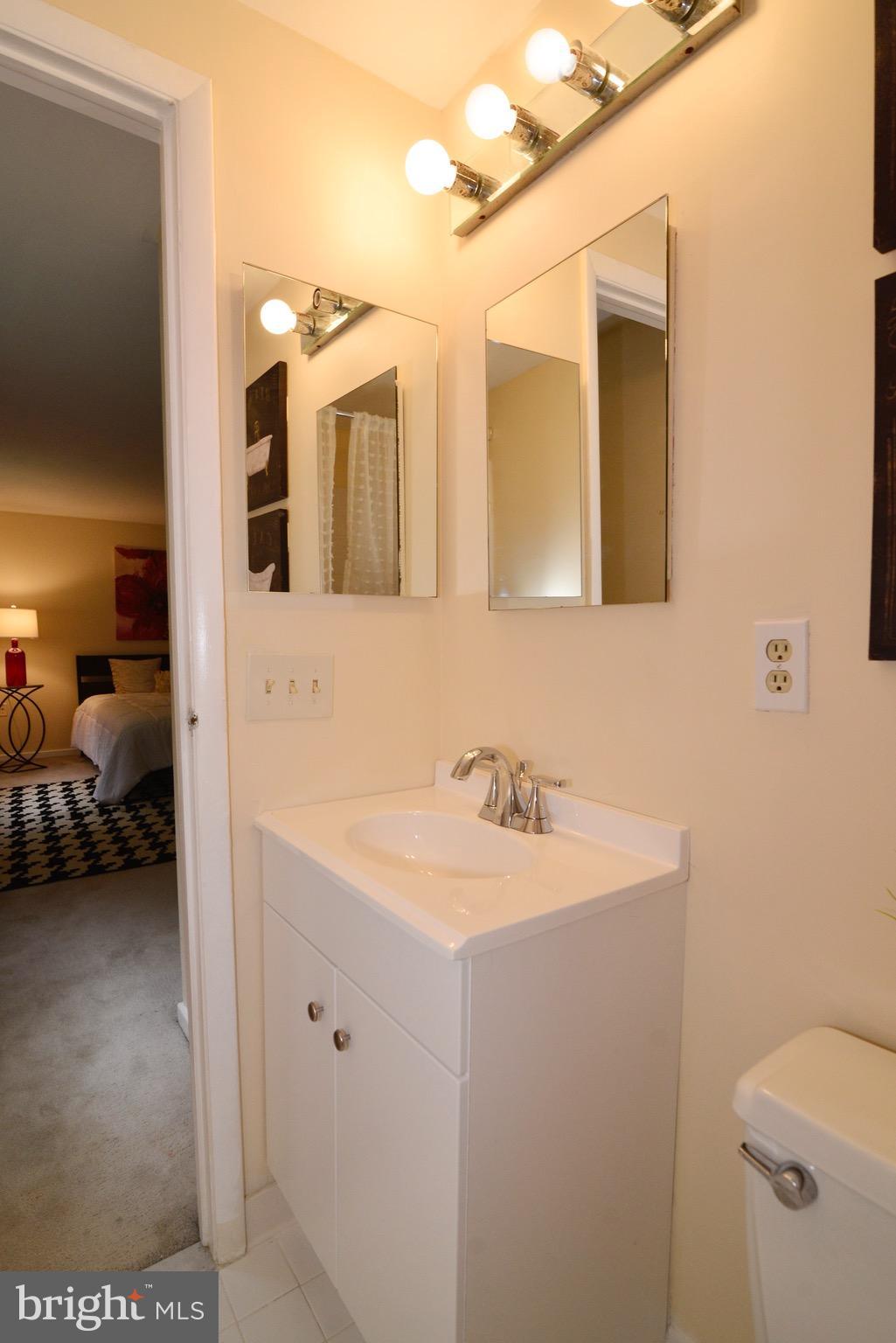 2333 Old Trail Drive Reston, VA 20191 - Photo 17 of 30 Bath (Master)