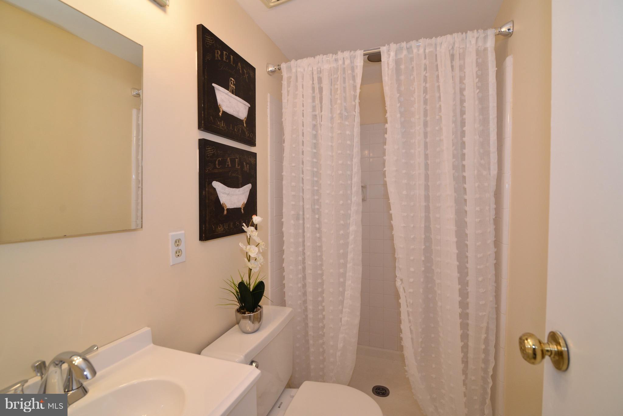 2333 Old Trail Drive Reston, VA 20191 - Photo 18 of 30 Bath (Master)