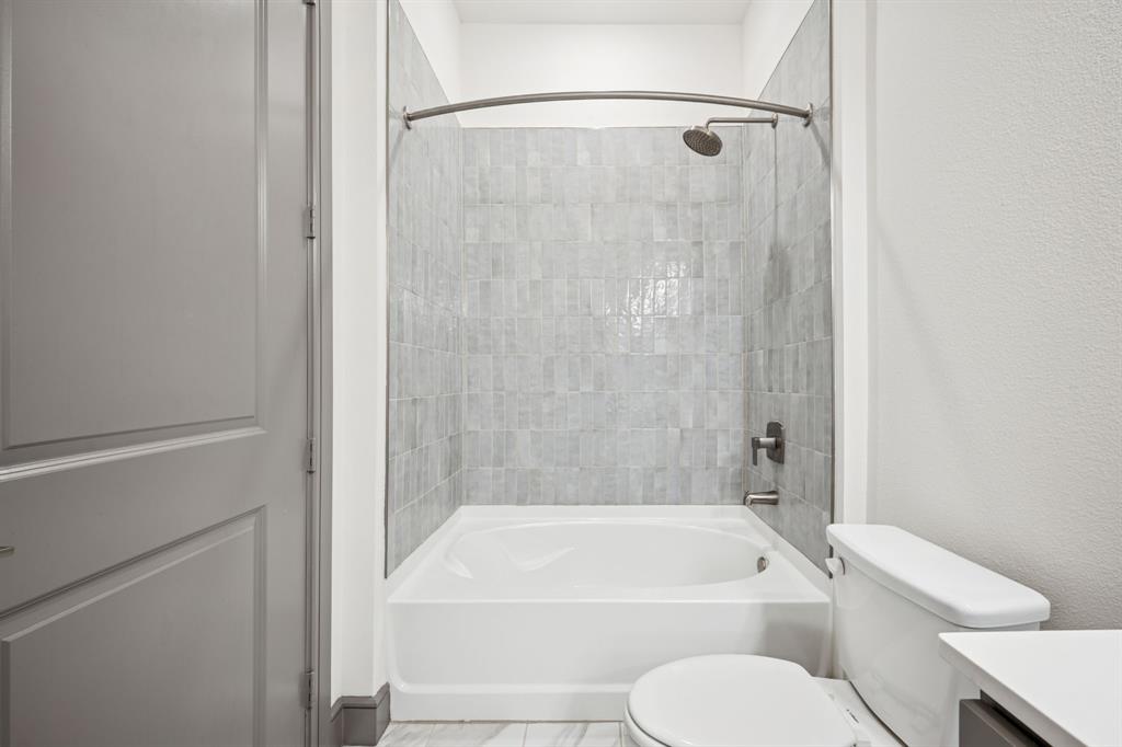2700 Old Denton Road, Unit 4451 Carrollton, TX 75007 - Photo 19 of 38 a bathroom with a toilet and a bathtub