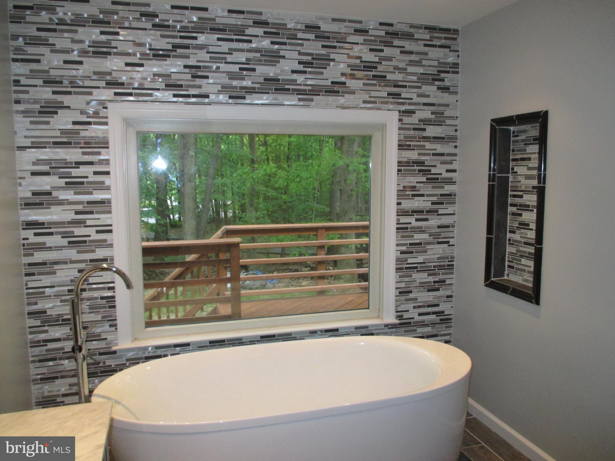 2400 Paddock Lane Reston, VA 20191 - Photo 22 of 47 Bean tub with tile d wall