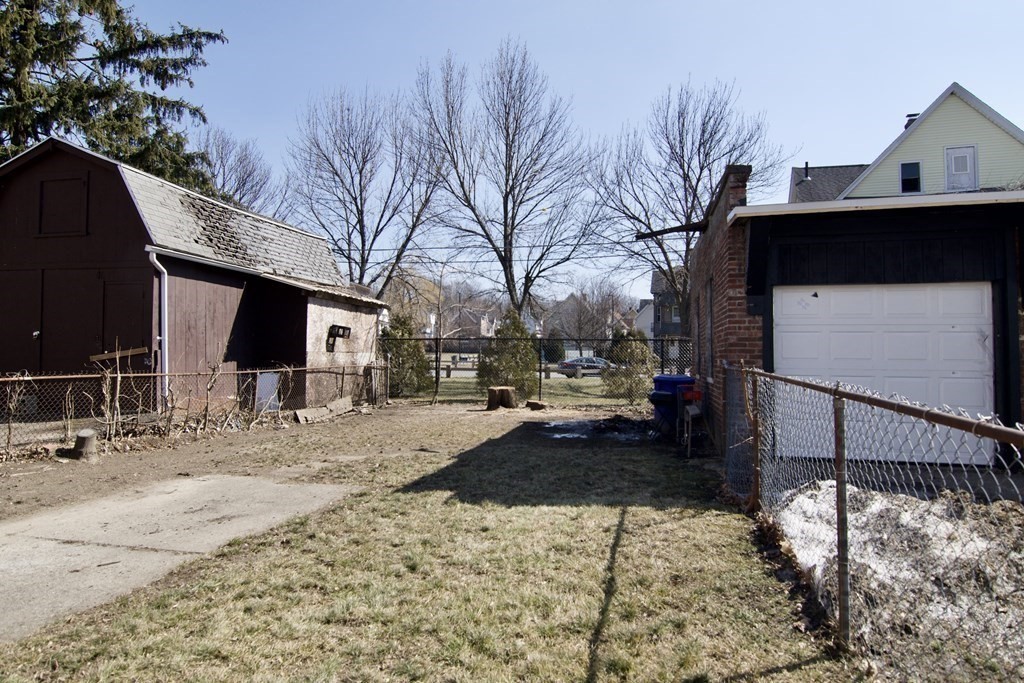 29 Marble Street Springfield, MA 01105 - Photo 5 of 33 Gallery Image 5