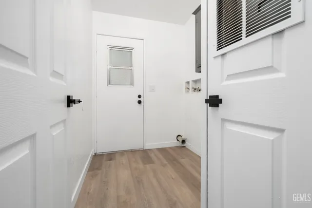 a view of a back yard