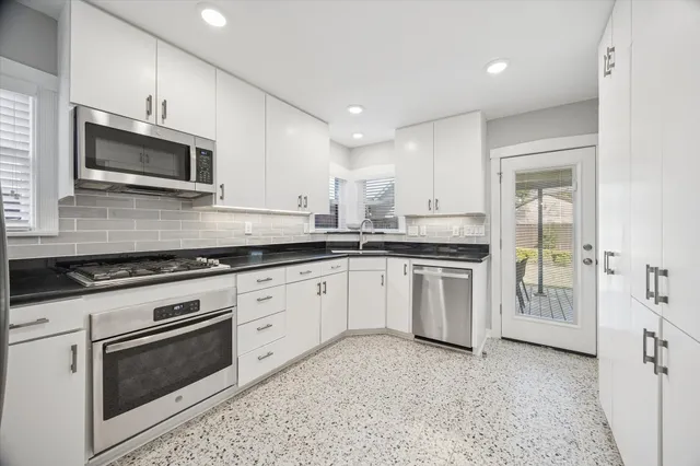 $4,750 | 2420 Nottingham Street, Houston, TX 77005