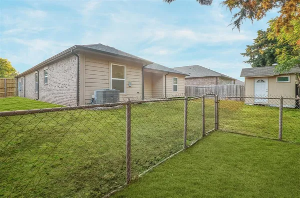 $2,195 | 1208 Bluffview Drive, Hutchins, TX 75141