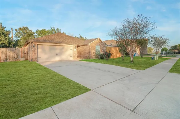 $2,195 | 1208 Bluffview Drive, Hutchins, TX 75141