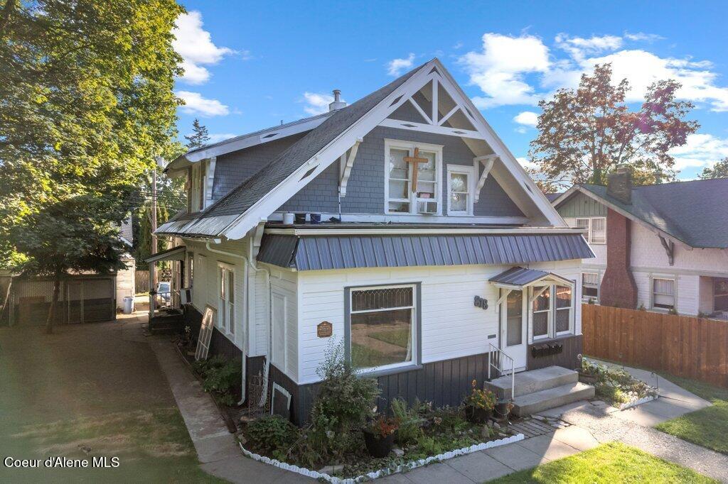 818 East Garden Avenue Coeur D'Alene, ID 83814 - Photo 2 of 12 002-818EastGardenAvenue-CoeurdAlene-ID-8