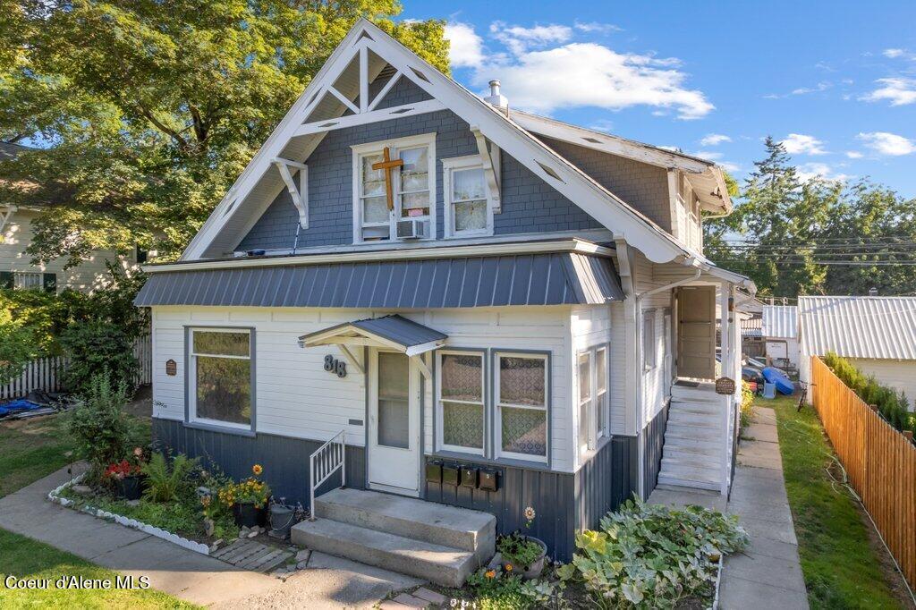 818 East Garden Avenue Coeur D'Alene, ID 83814 - Photo 3 of 12 003-818EastGardenAvenue-CoeurdAlene-ID-8