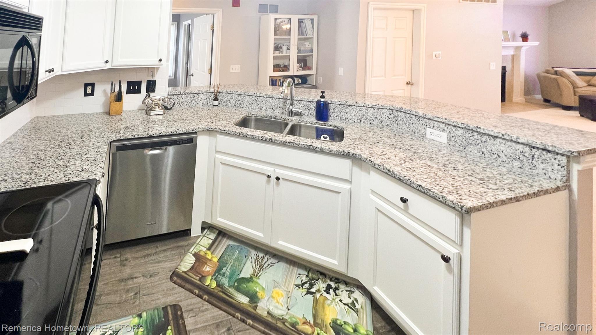 45511 North Stonewood Road Canton, MI 48187 - Photo 3 of 26 Gallery Image 3