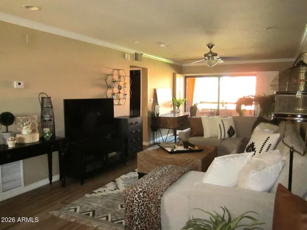 $1,800 | 12212 North Paradise Village Parkway West, Unit 347, Phoenix, AZ 85032
