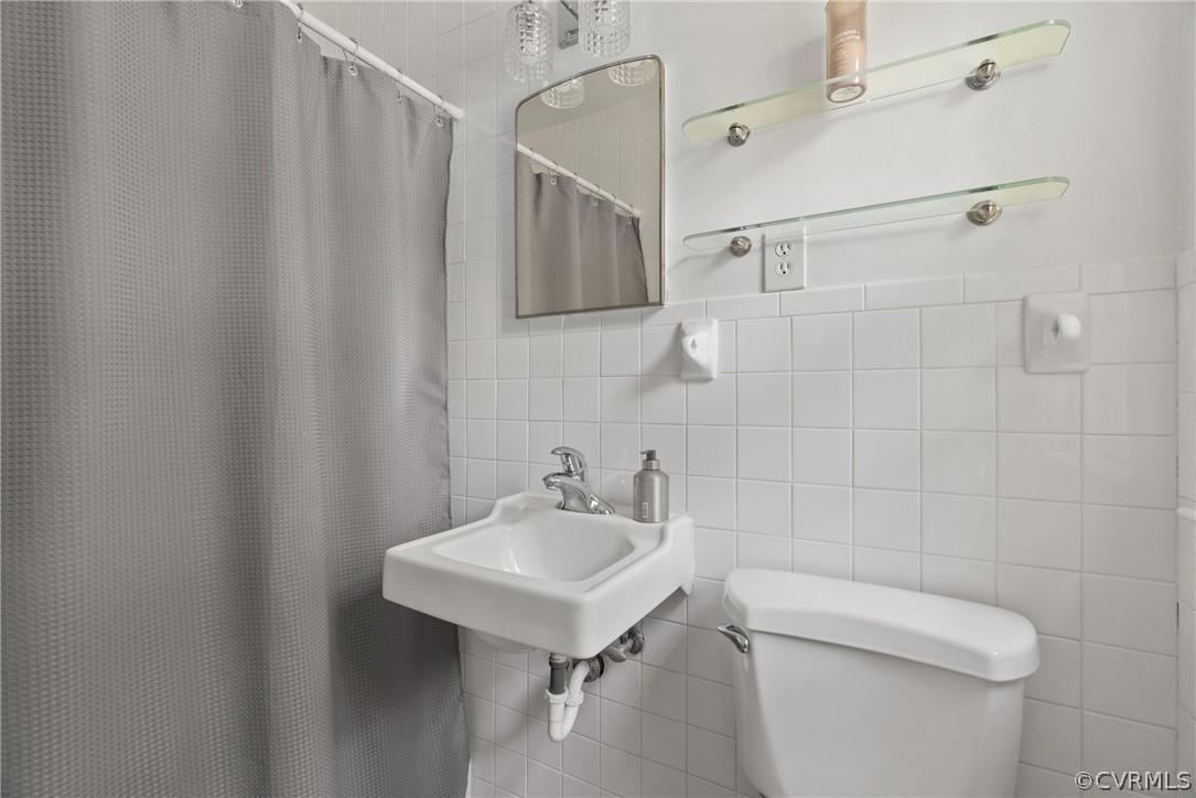 3121 Yukon Road Richmond, VA 23235 - Photo 15 of 27 a bathroom with a sink a toilet and shower