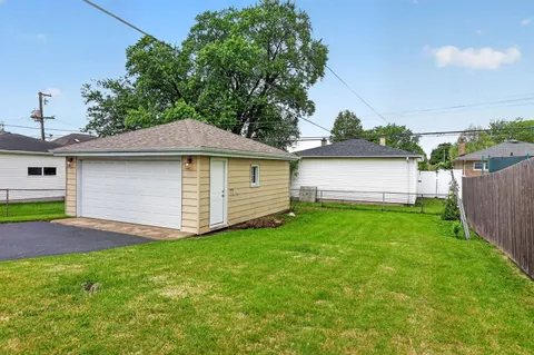 $469,000 | 924 Hillcrest Avenue, Elmhurst, IL 60126