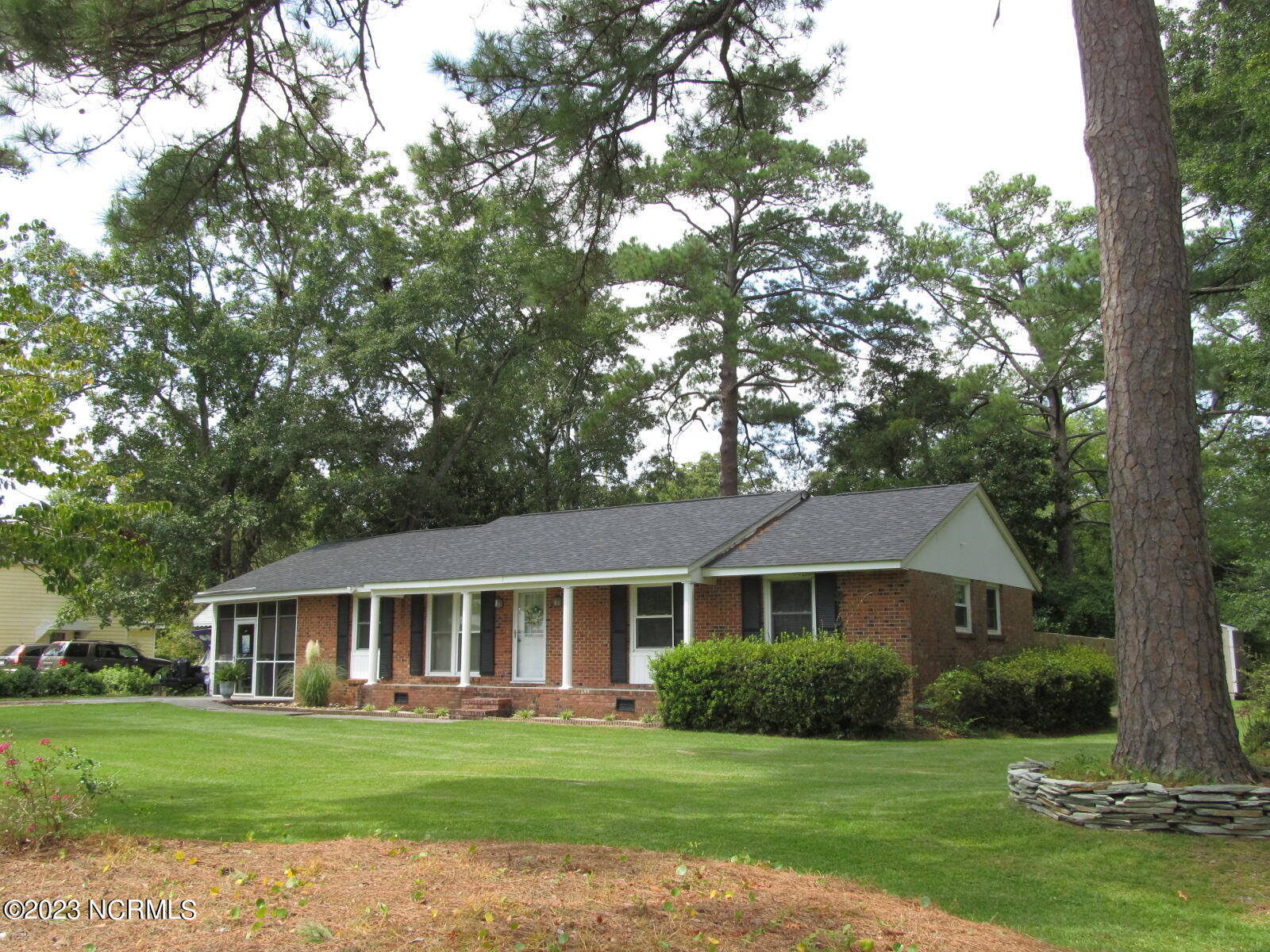 607 Robin Road Morehead City, NC 28557 - Photo 2 of 34 Side