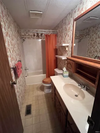 $225,000 | 1870 East 100 North, Washington, IN 47501