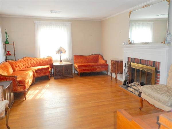 85 Shaw Road Belmont, MA 02478 - Photo 3 of 14 Gallery Image 3