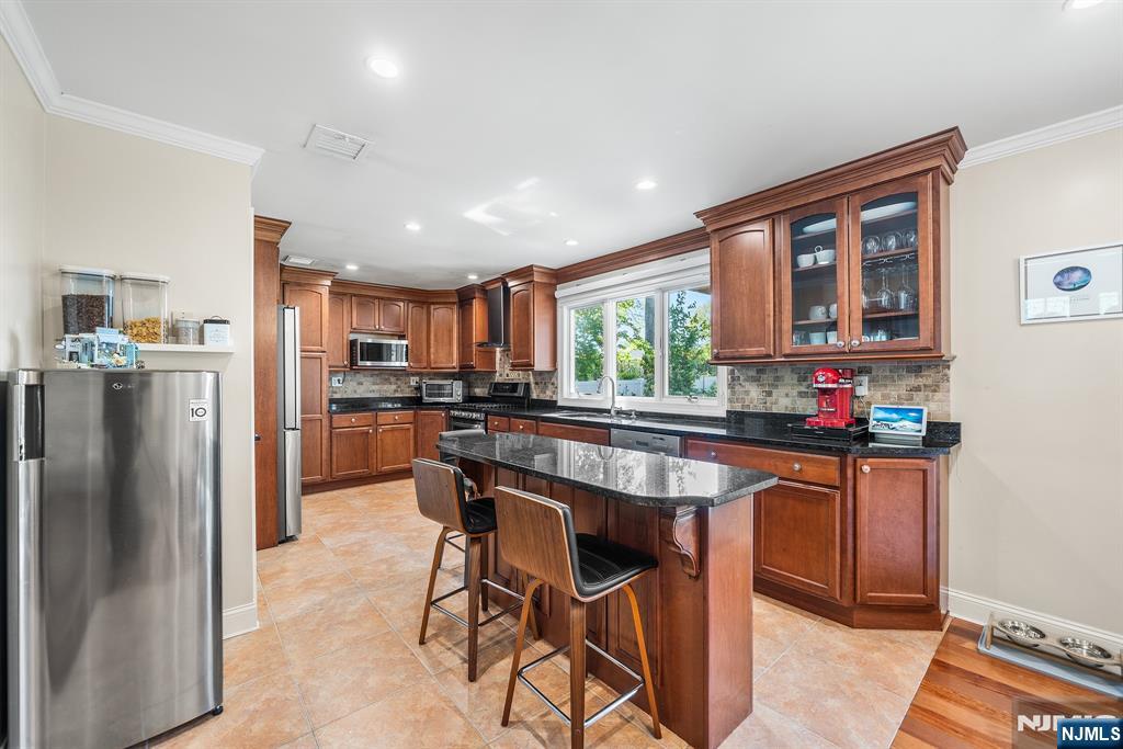 124 Crain Road Paramus, NJ 07652 - Photo 10 of 48