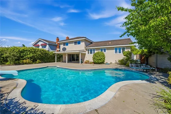 $2,299,000 | 2021 Swan Drive, Costa Mesa, CA 92626