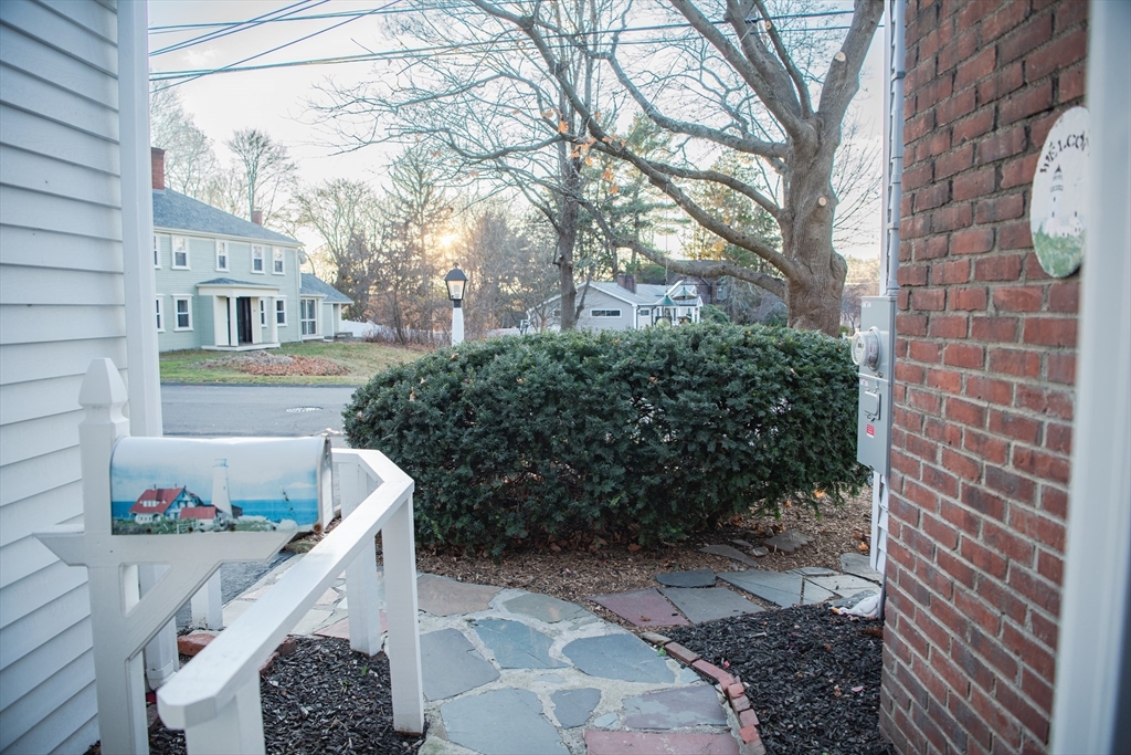 6 Laurel Road Norwood, MA 02062 - Photo 12 of 40 Gallery Image 12