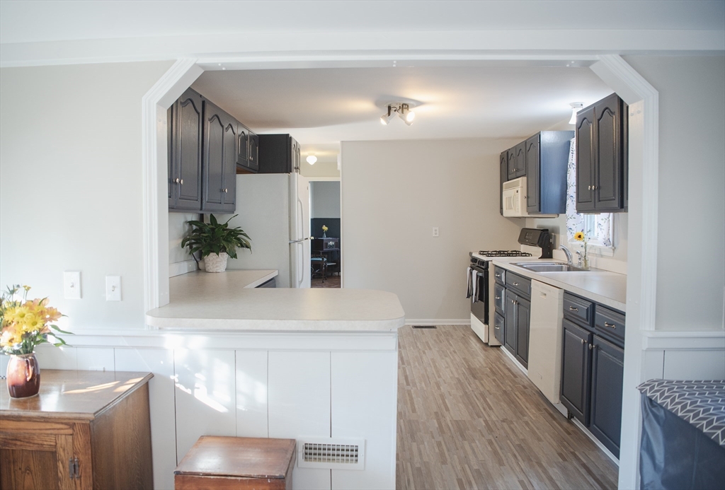 6 Laurel Road Norwood, MA 02062 - Photo 16 of 40 Gallery Image 16