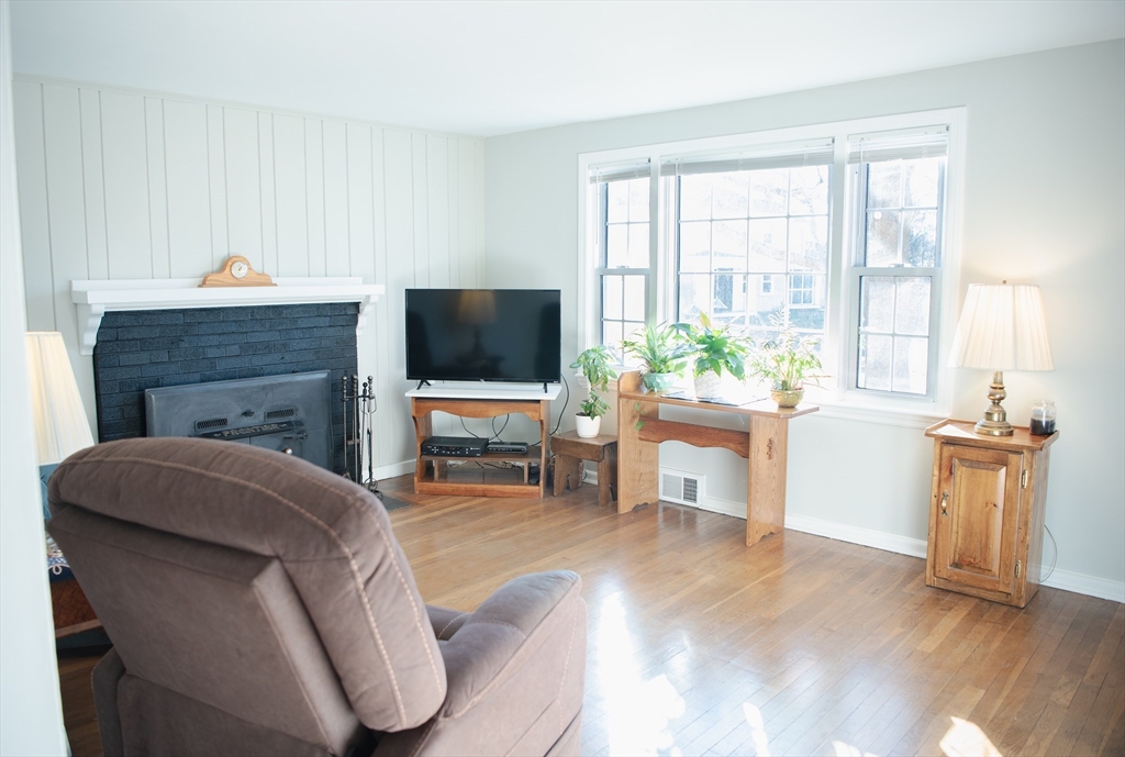 6 Laurel Road Norwood, MA 02062 - Photo 21 of 40 Gallery Image 21