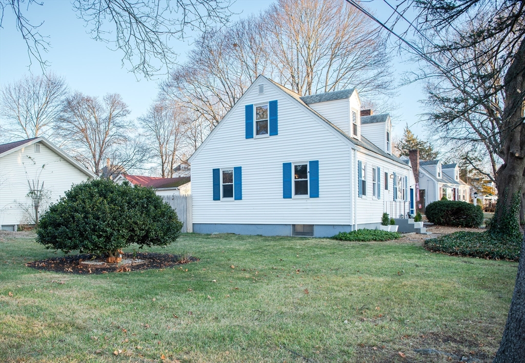 6 Laurel Road Norwood, MA 02062 - Photo 5 of 40 Gallery Image 5