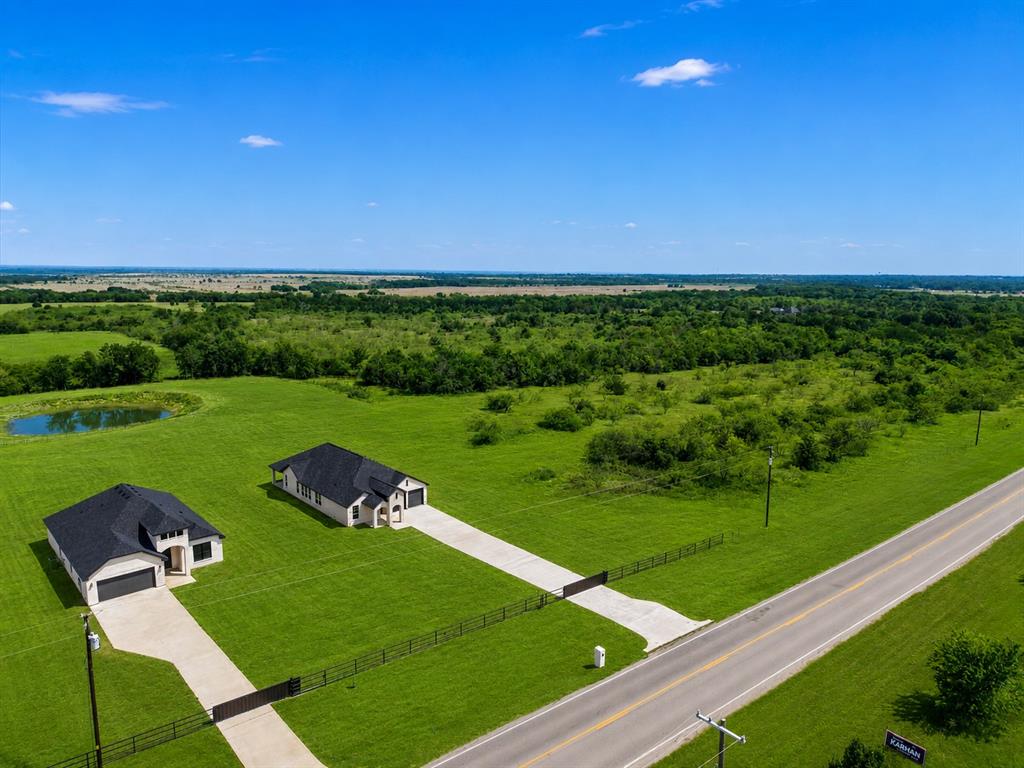 3400 Dobbins Road Corsicana, TX 75110 - Photo 33 of 40 a view of a big room with a big yard