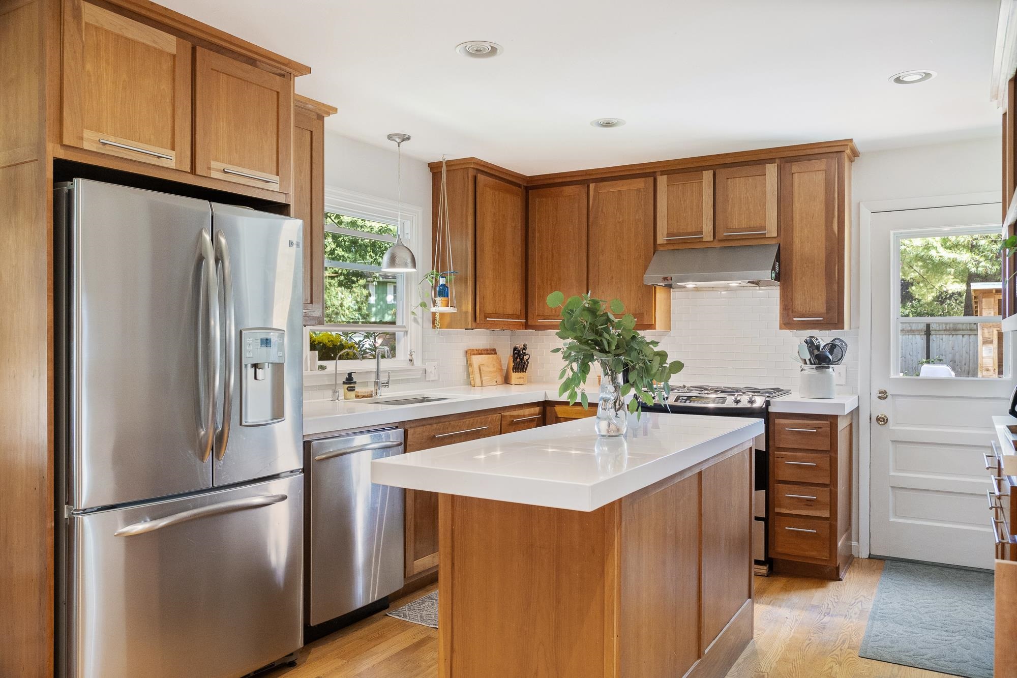 381 Hullcrest Road Shelburne, VT 05482 - Photo 6 of 40