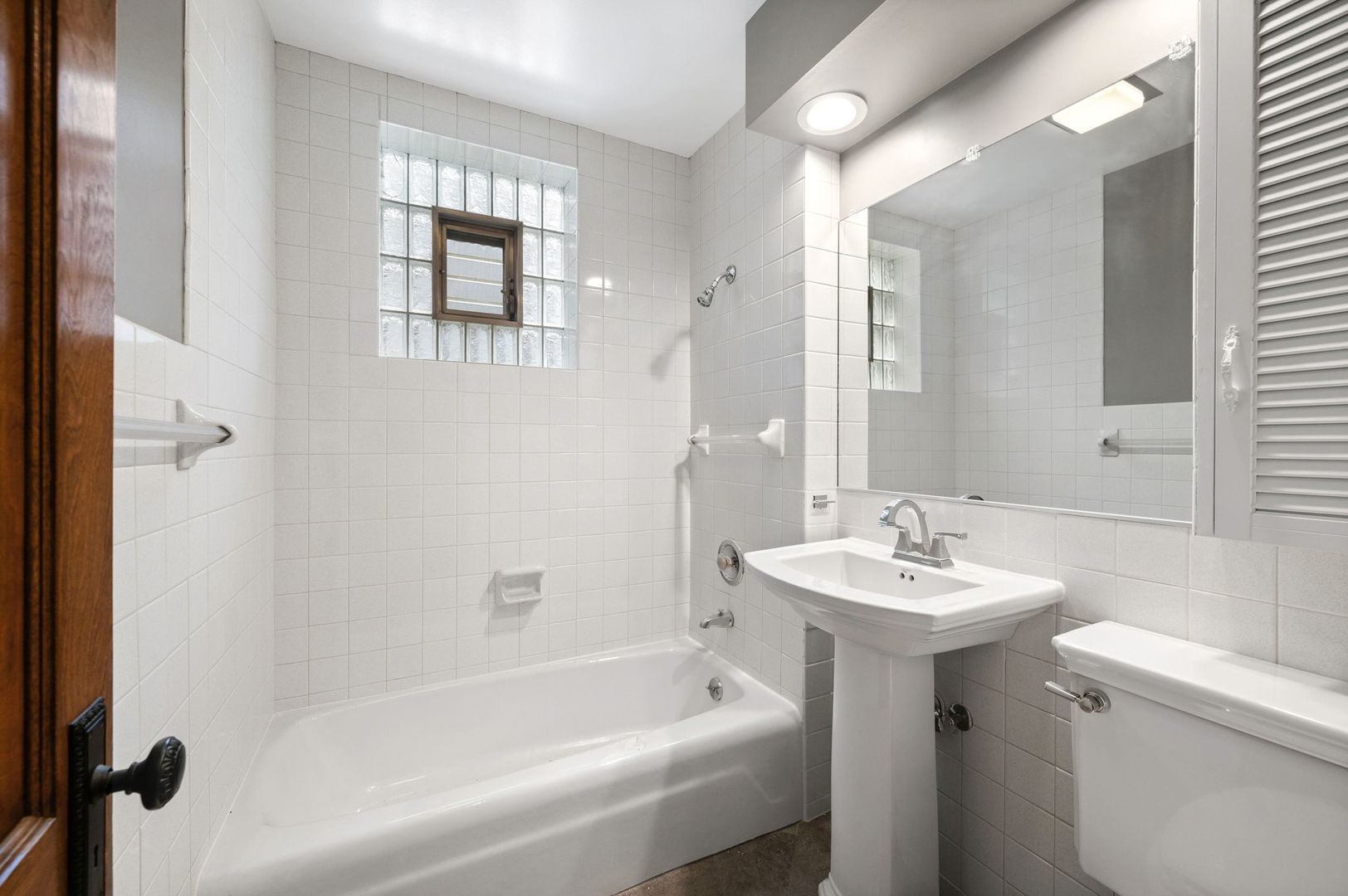 1415 West George Street Chicago, IL 60657 - Photo 11 of 35 a bathroom with a sink mirror toilet and bathtub