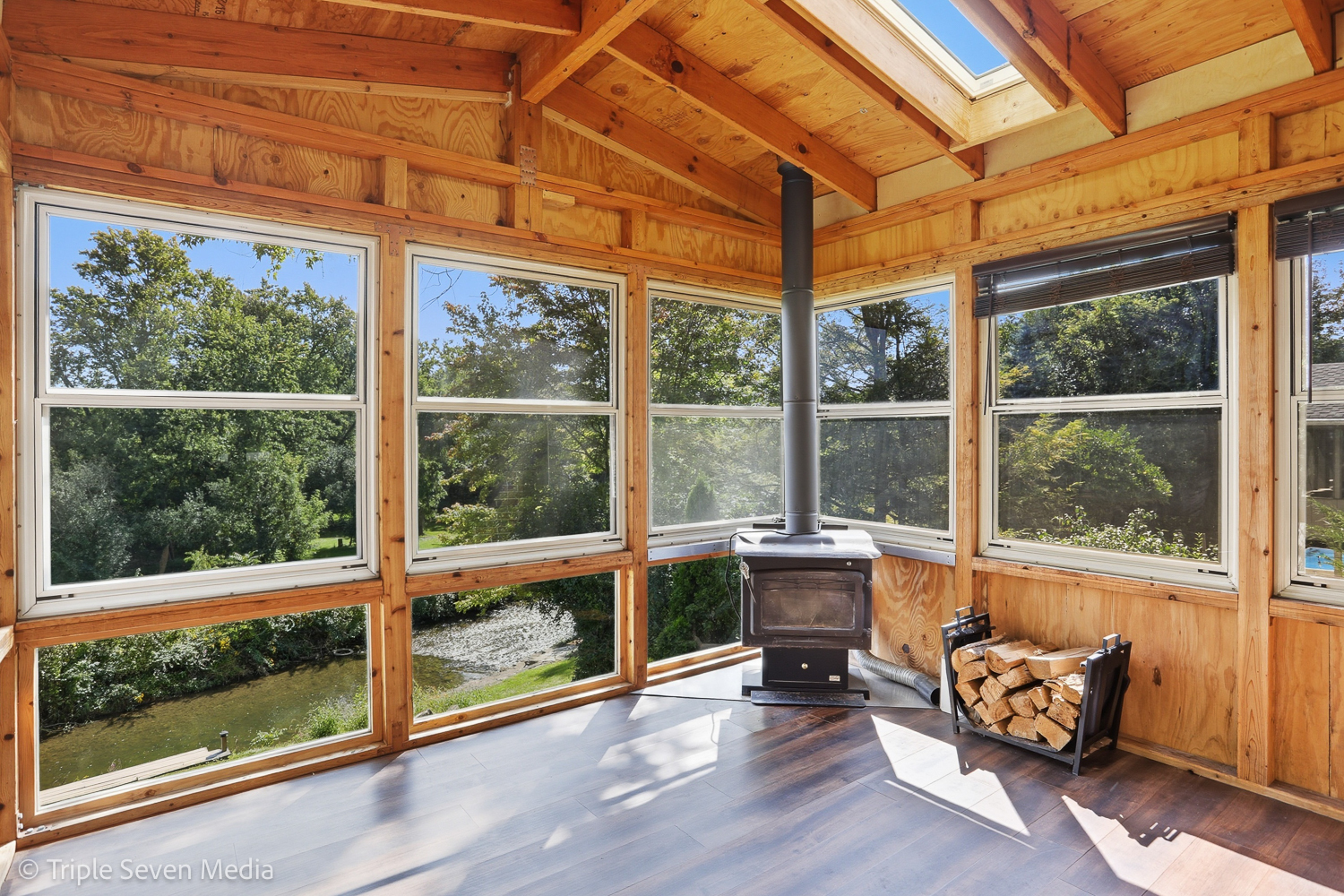 11307 German Church Road Willow Springs, IL 60480 - Photo 25 of 49 a living room filled with furniture