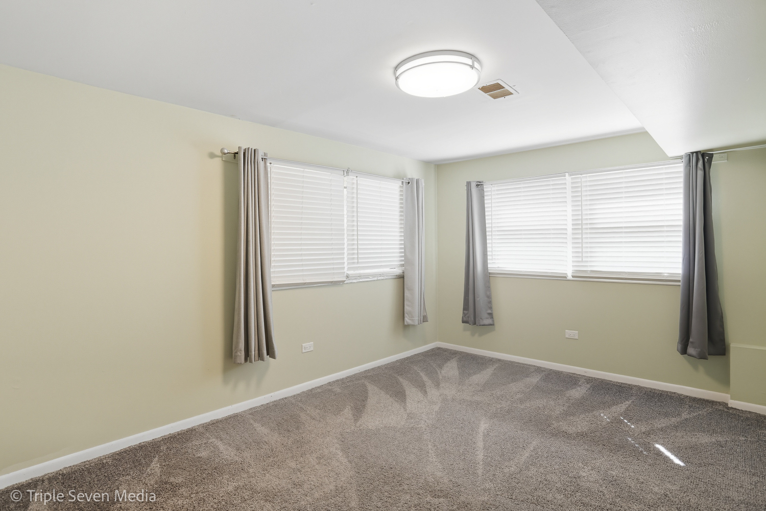 11307 German Church Road Willow Springs, IL 60480 - Photo 30 of 49 an empty room with windows and closet