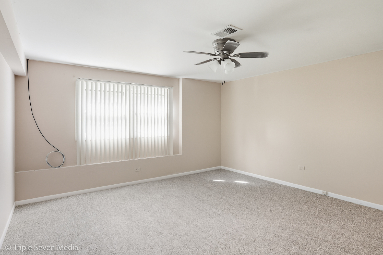 11307 German Church Road Willow Springs, IL 60480 - Photo 32 of 49 a view of an empty room with a window