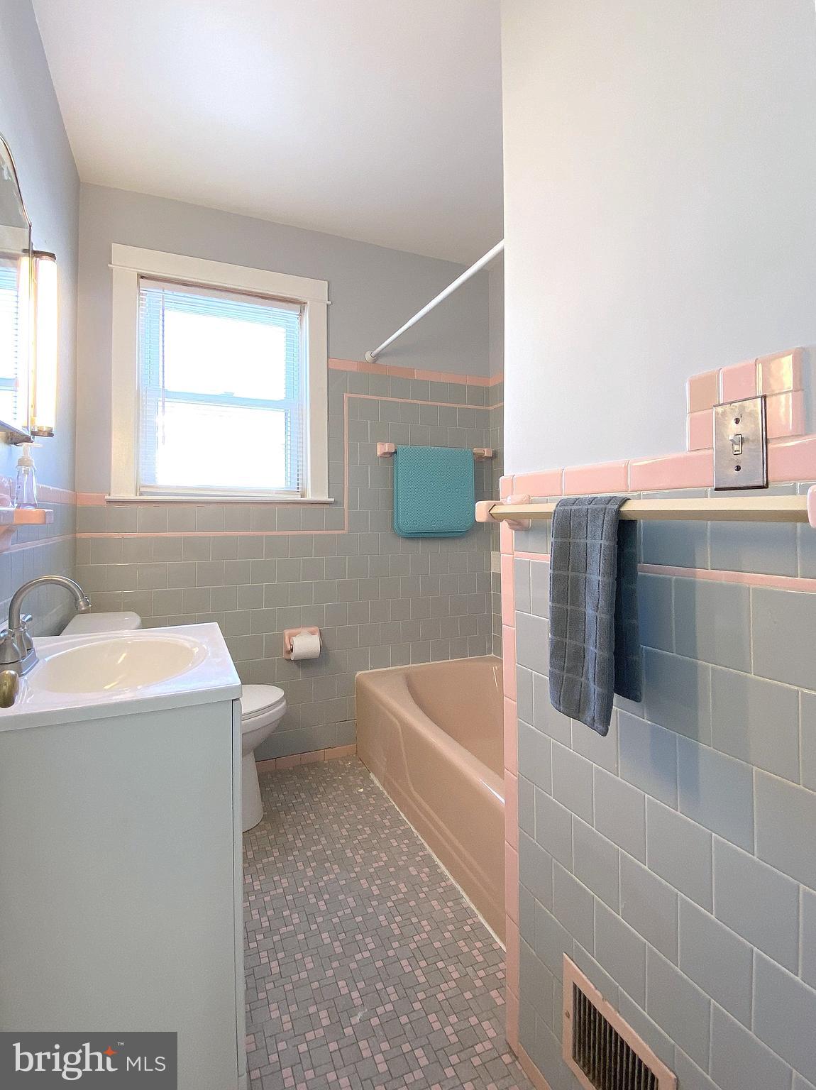 7606 North Point Road Baltimore, MD 21219 - Photo 34 of 75
