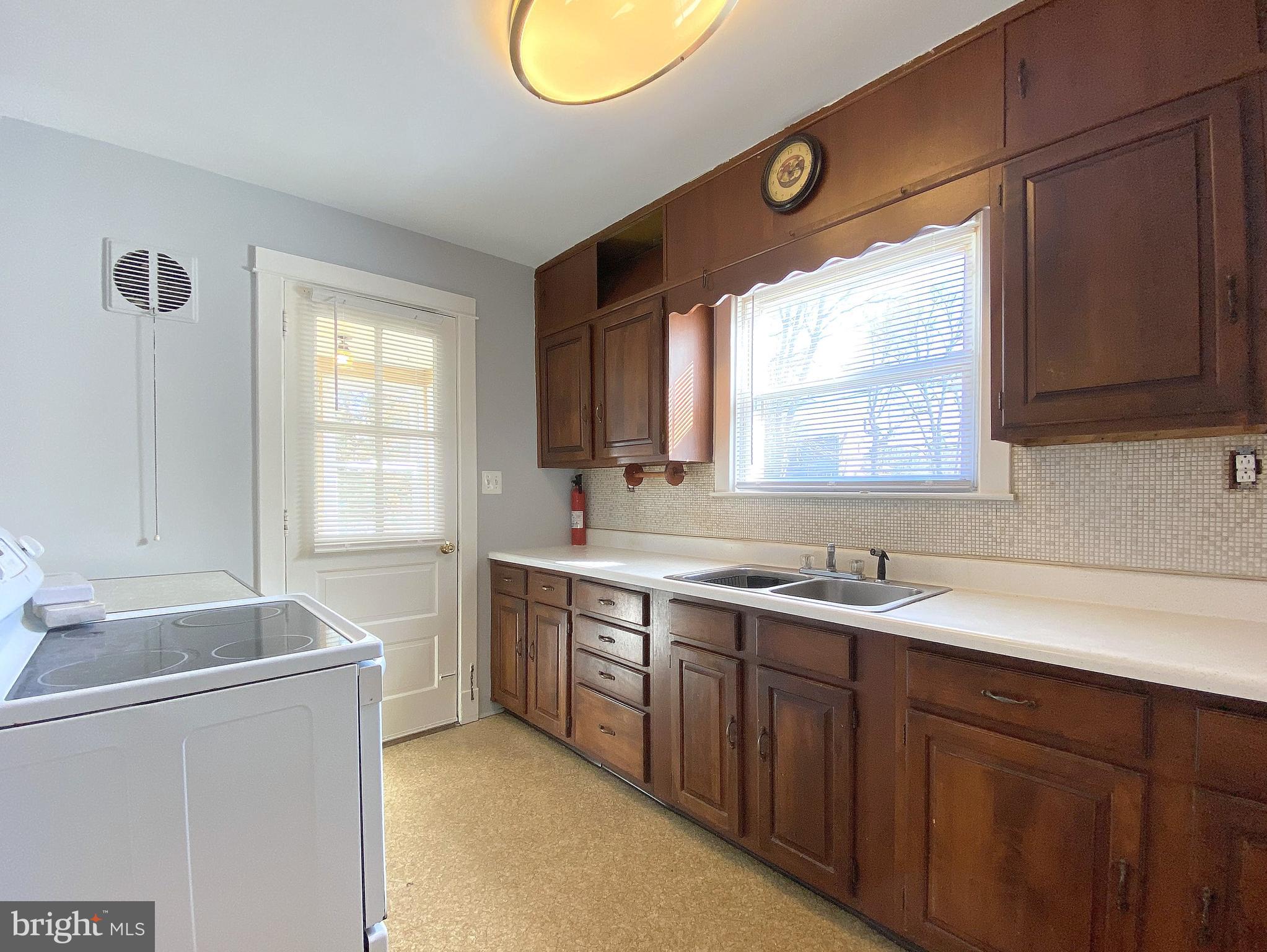 7606 North Point Road Baltimore, MD 21219 - Photo 48 of 75
