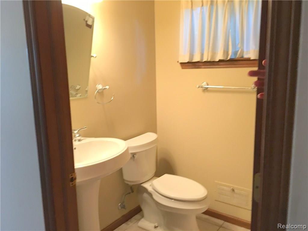 89 Arlington Drive Rochester Hills, MI 48307 - Photo 15 of 18