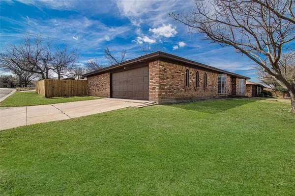 $2,150 | 4801 Winesanker Way, Fort Worth, TX 76133