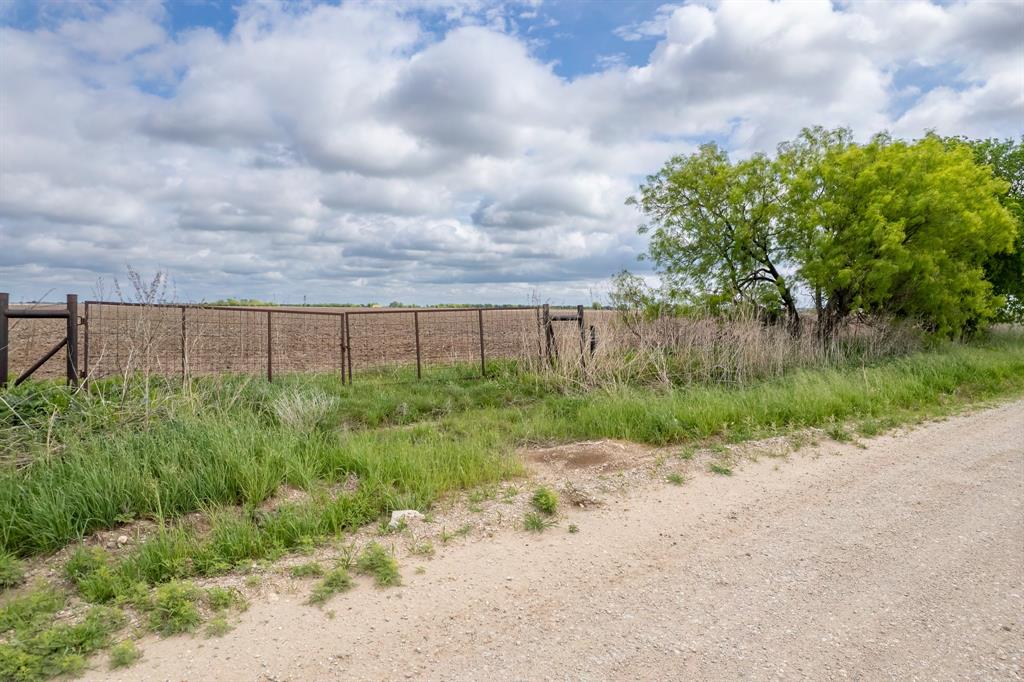 159 County Road 159 Coleman, TX 76834 - Photo 20 of 36 a view of a pathway with a big yard