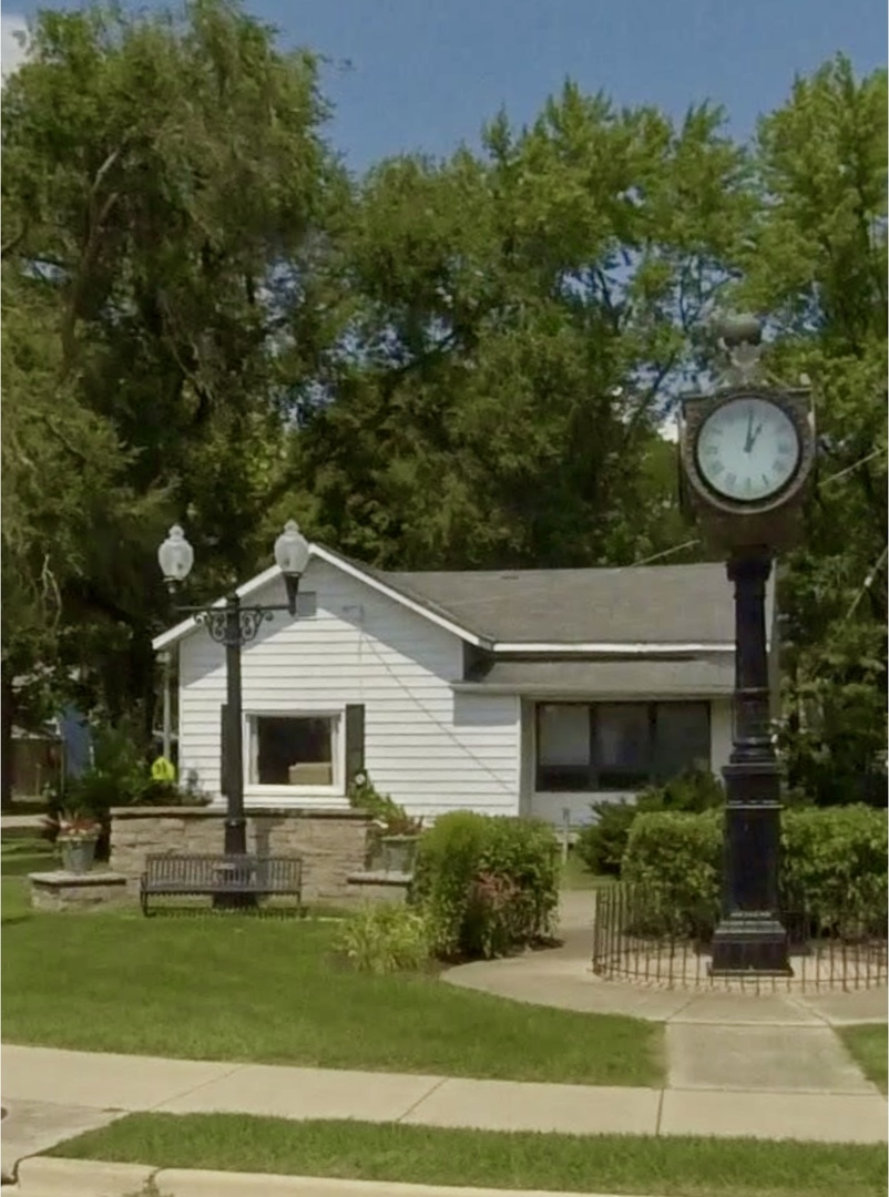 110 North Elm Street Waterman, IL 60556 - Photo 2 of 16 a front view of a house with a garden