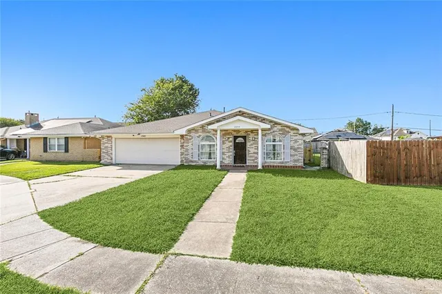$230,000 | 2204 Gallant Drive, Chalmette, LA 70043