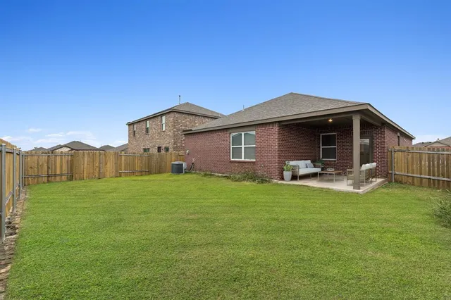 a view of a house with backyard porch and garden