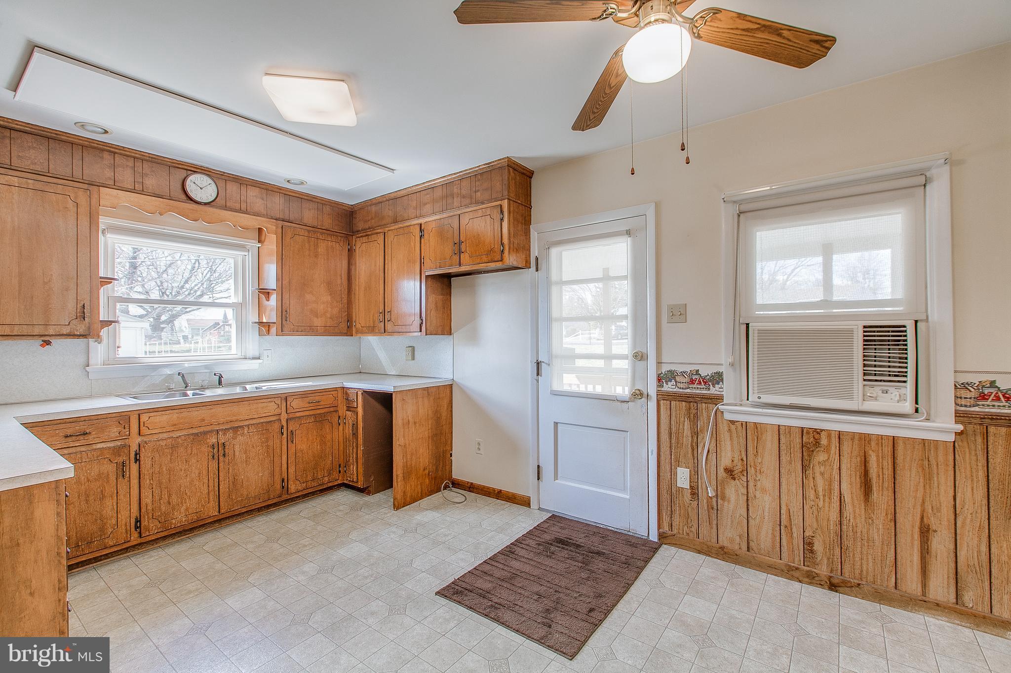 Eat-In Kitchen
