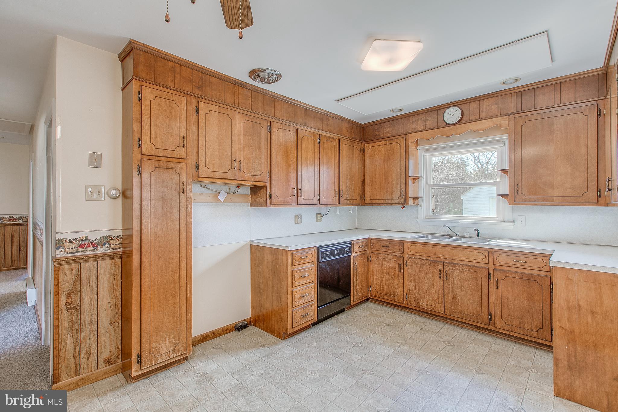 Eat-In Kitchen