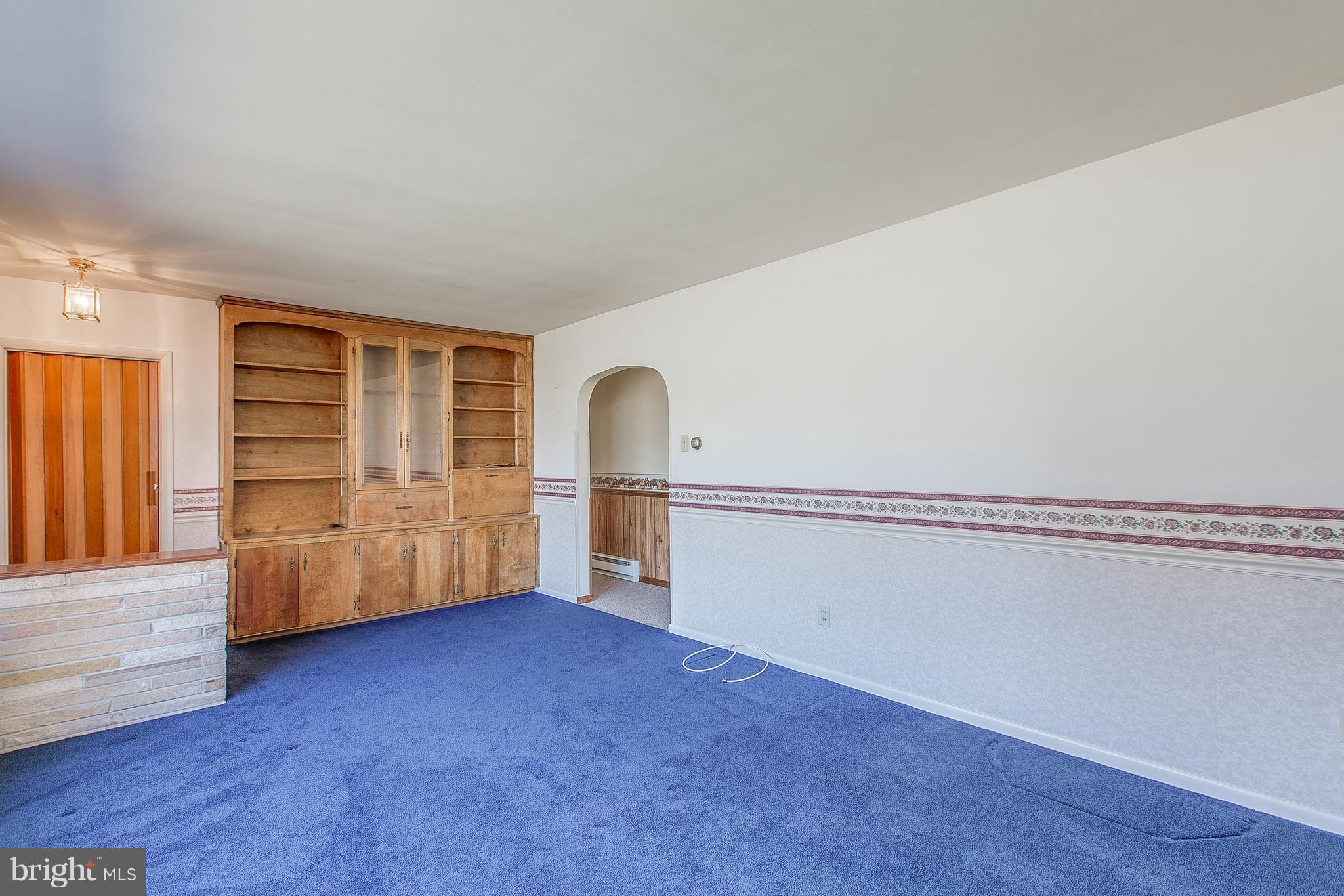 11348 Greenberry Road Hagerstown, MD 21740 - Photo 10 of 30 Living Room with Built-Ins
