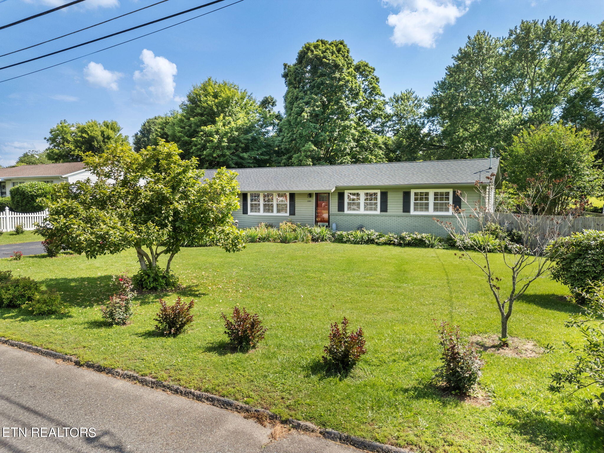 4108 Crestfield Road Knoxville, TN 37921 - Photo 3 of 37