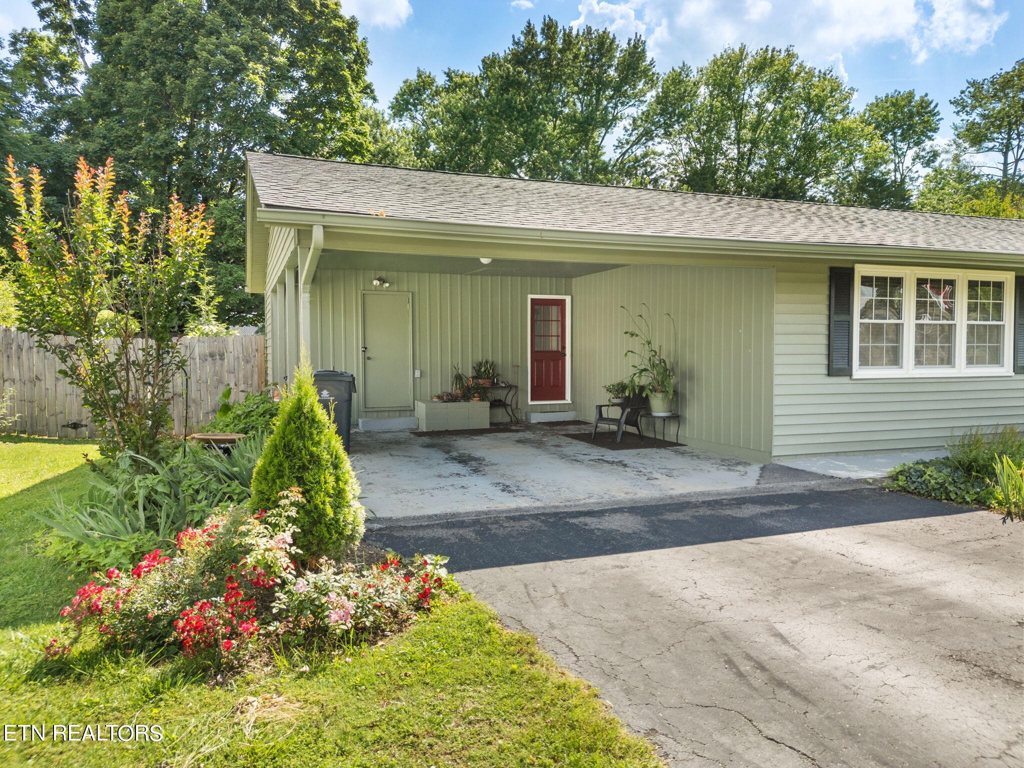 4108 Crestfield Road Knoxville, TN 37921 - Photo 4 of 37