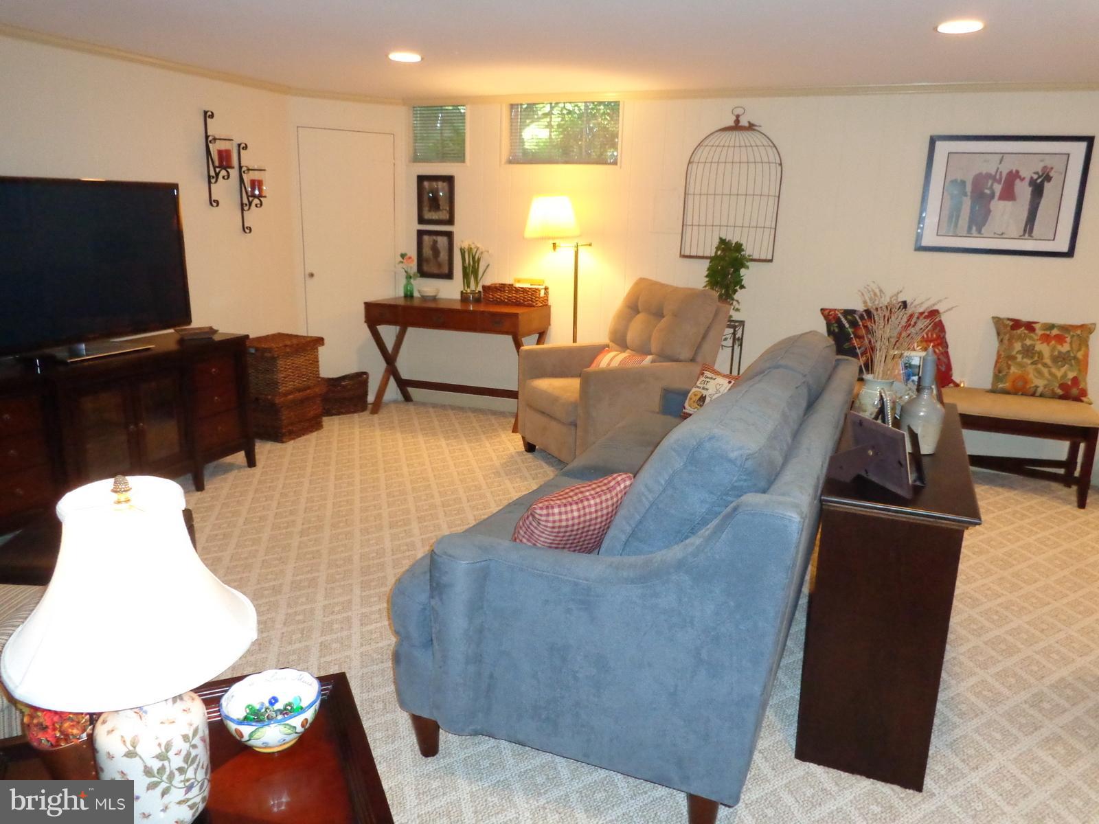 8620 Drumwood Road Baltimore, MD 21286 - Photo 17 of 24 Family Room