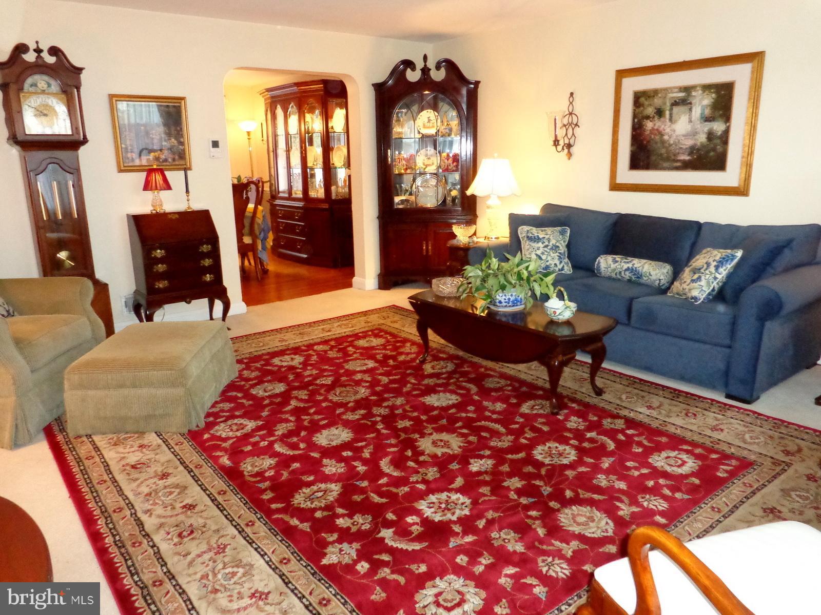 8620 Drumwood Road Baltimore, MD 21286 - Photo 4 of 24 Living Room