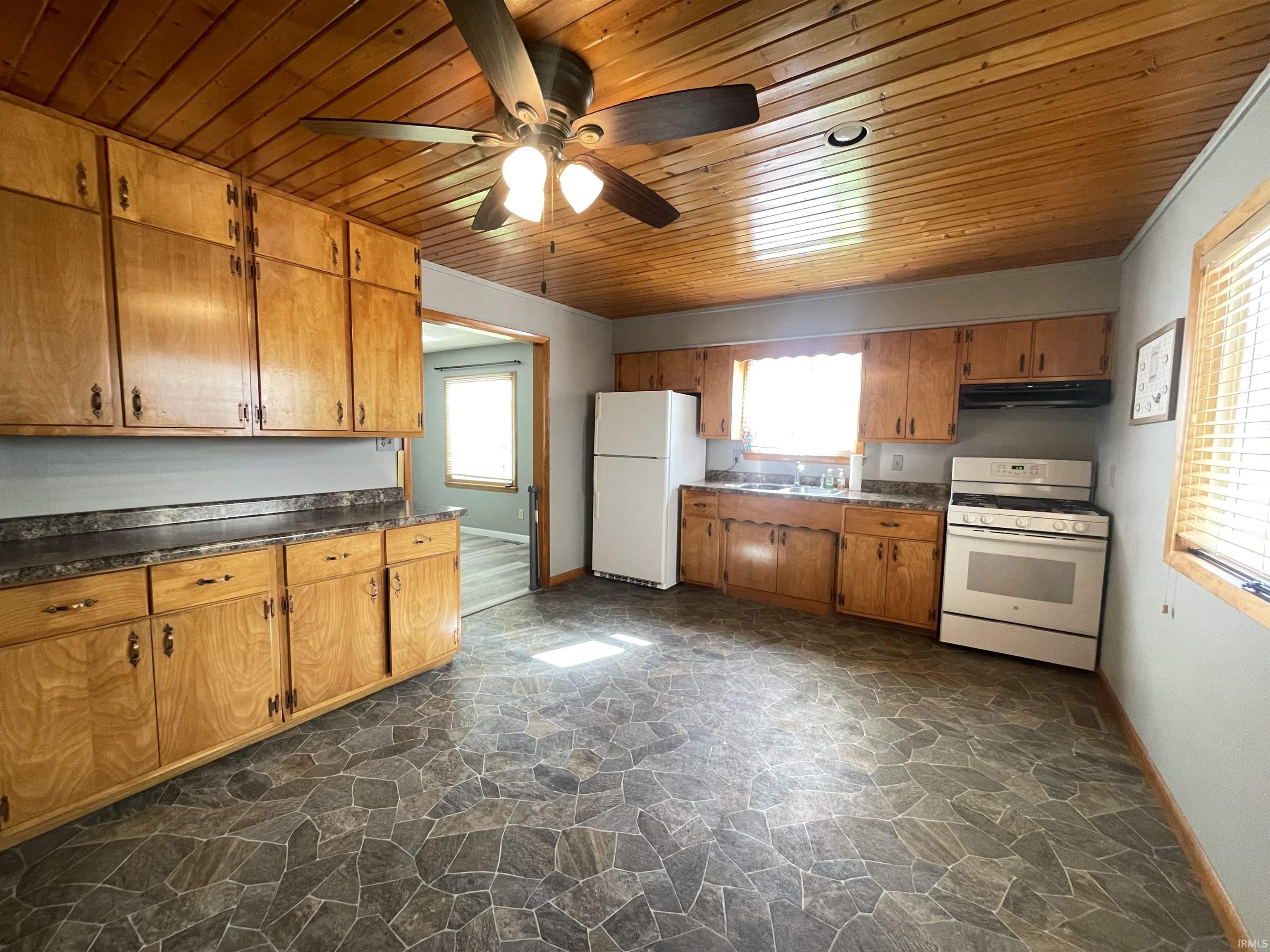 115 8th Street Covington, IN 47932 - Photo 3 of 19