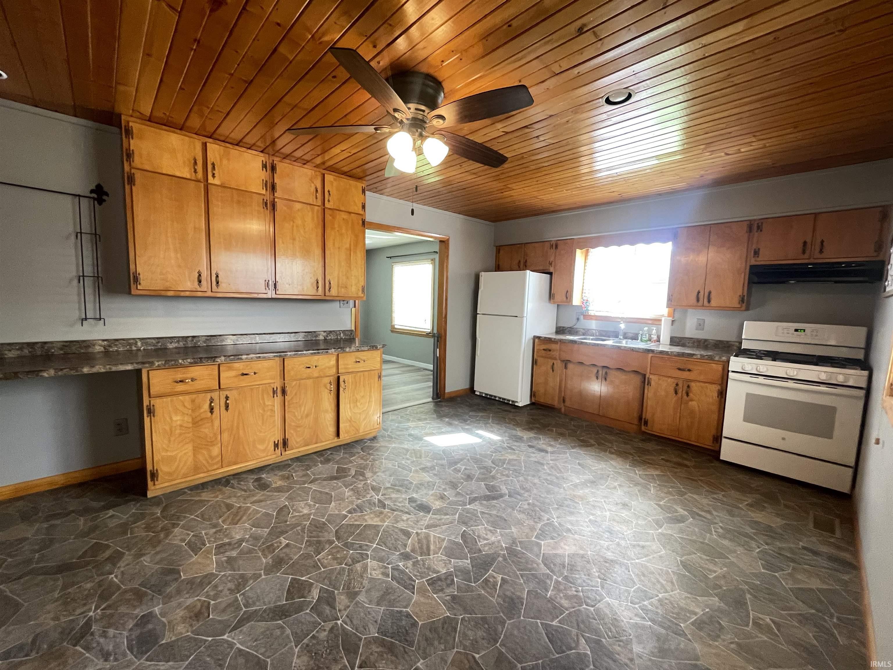 115 8th Street Covington, IN 47932 - Photo 4 of 19